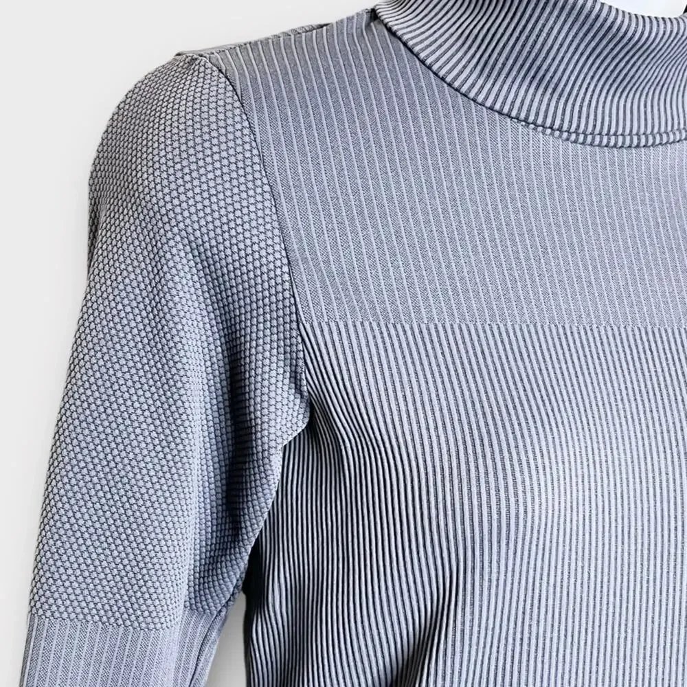 ATHLETA gray ribbed & dot texture turtleneck stretchy fit size small - Picture 3 of 5